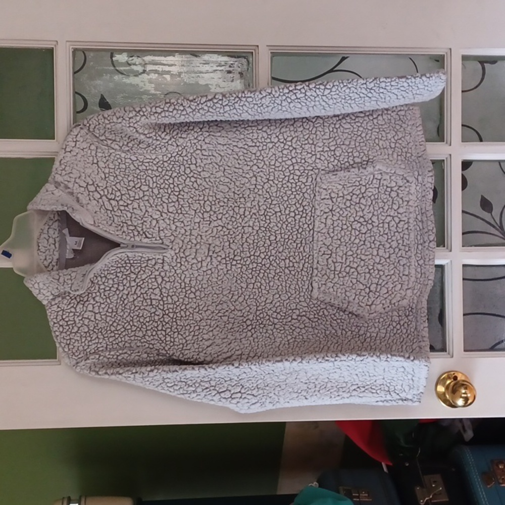 Just Be pull over top Faux fur size medium